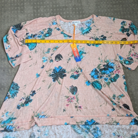 Wonderland Flowy Top - Picture 5 of 6